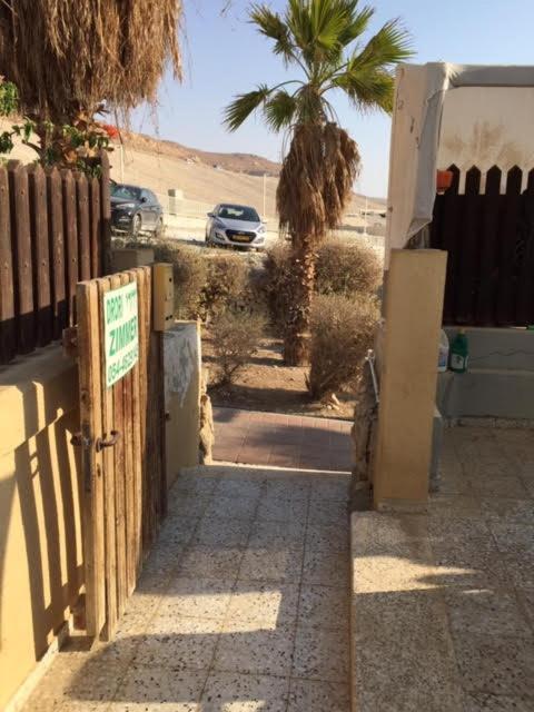 הבית של דרורי ネヴェ・ゾハール エクステリア 写真